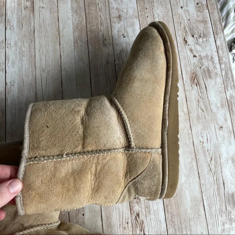 PREOWNED SHORT UGG CLASSIC TAN SHEEP SKIN BOOTS GIRLS SIZE 3